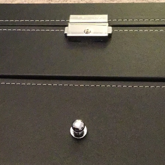 💲💲💲SOLD. Jewelry and Watch Case - Picture 4 of 8